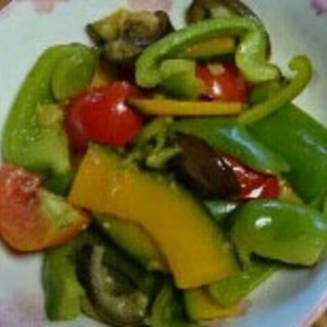 シンプル彩り野菜の蒸し炒め